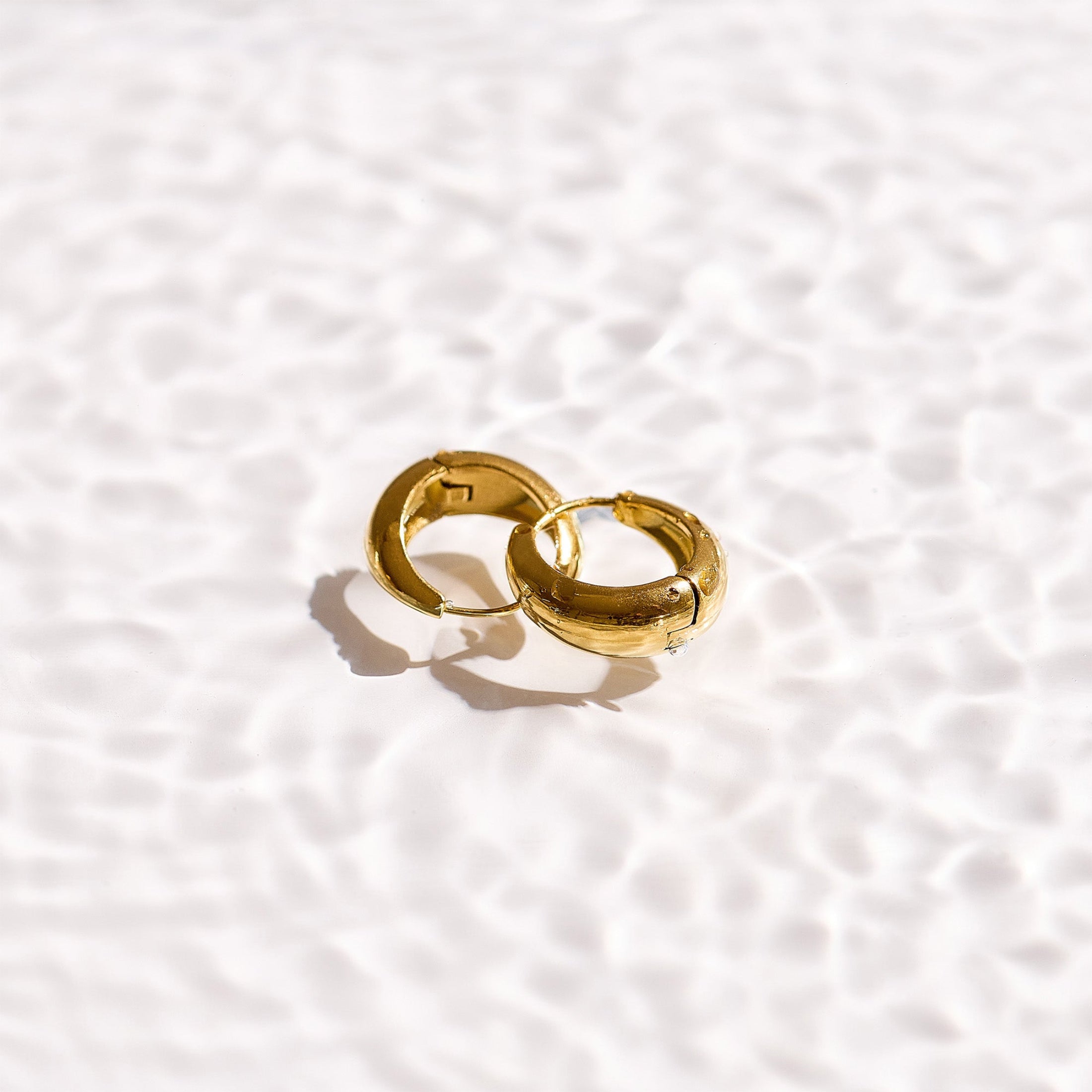 Teardrop Small Curve Hoop Earrings